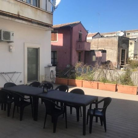 Suite Con Terrazza In Centro Storico Катания Экстерьер фото