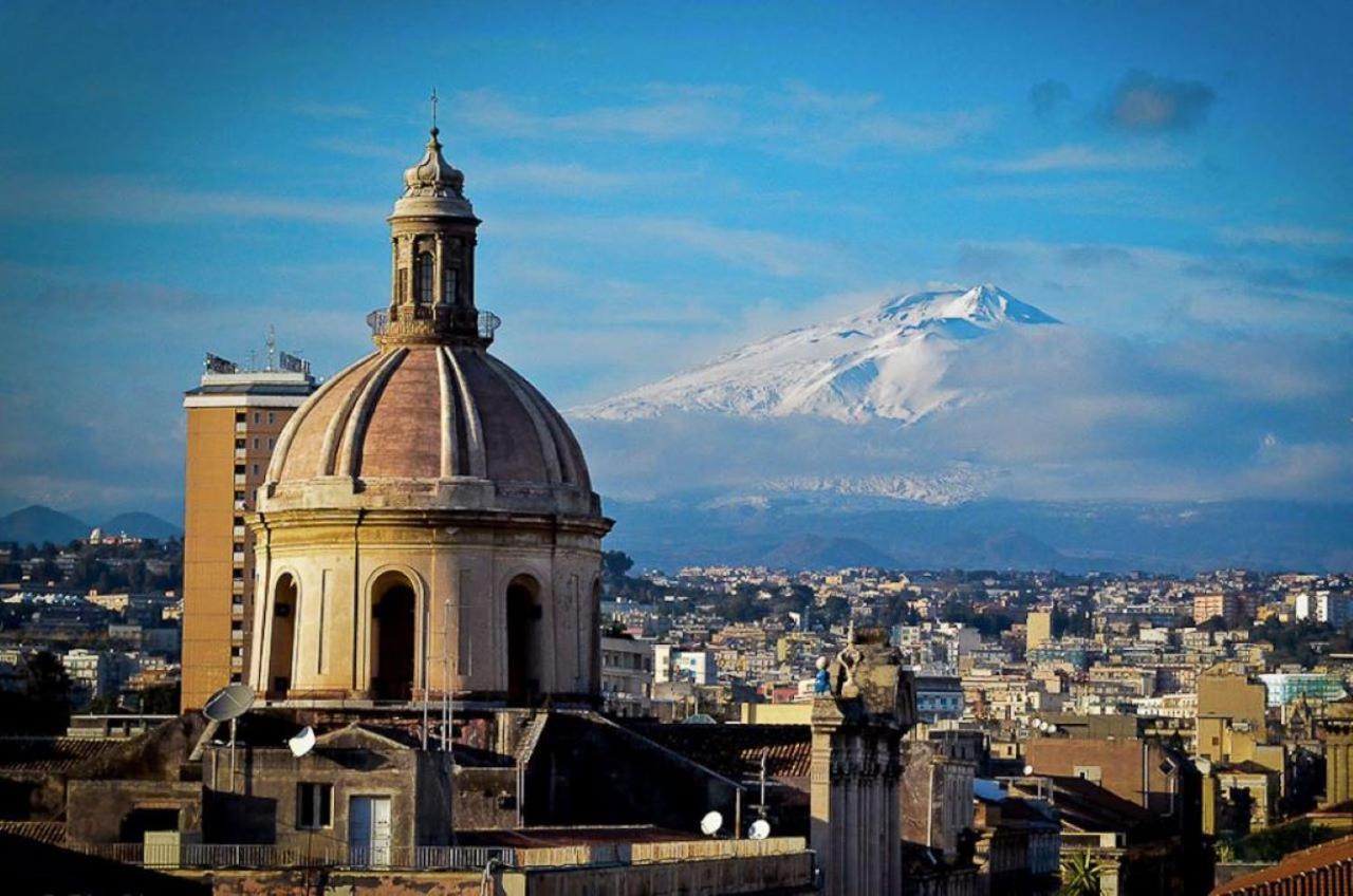 Suite Con Terrazza In Centro Storico Катания Экстерьер фото