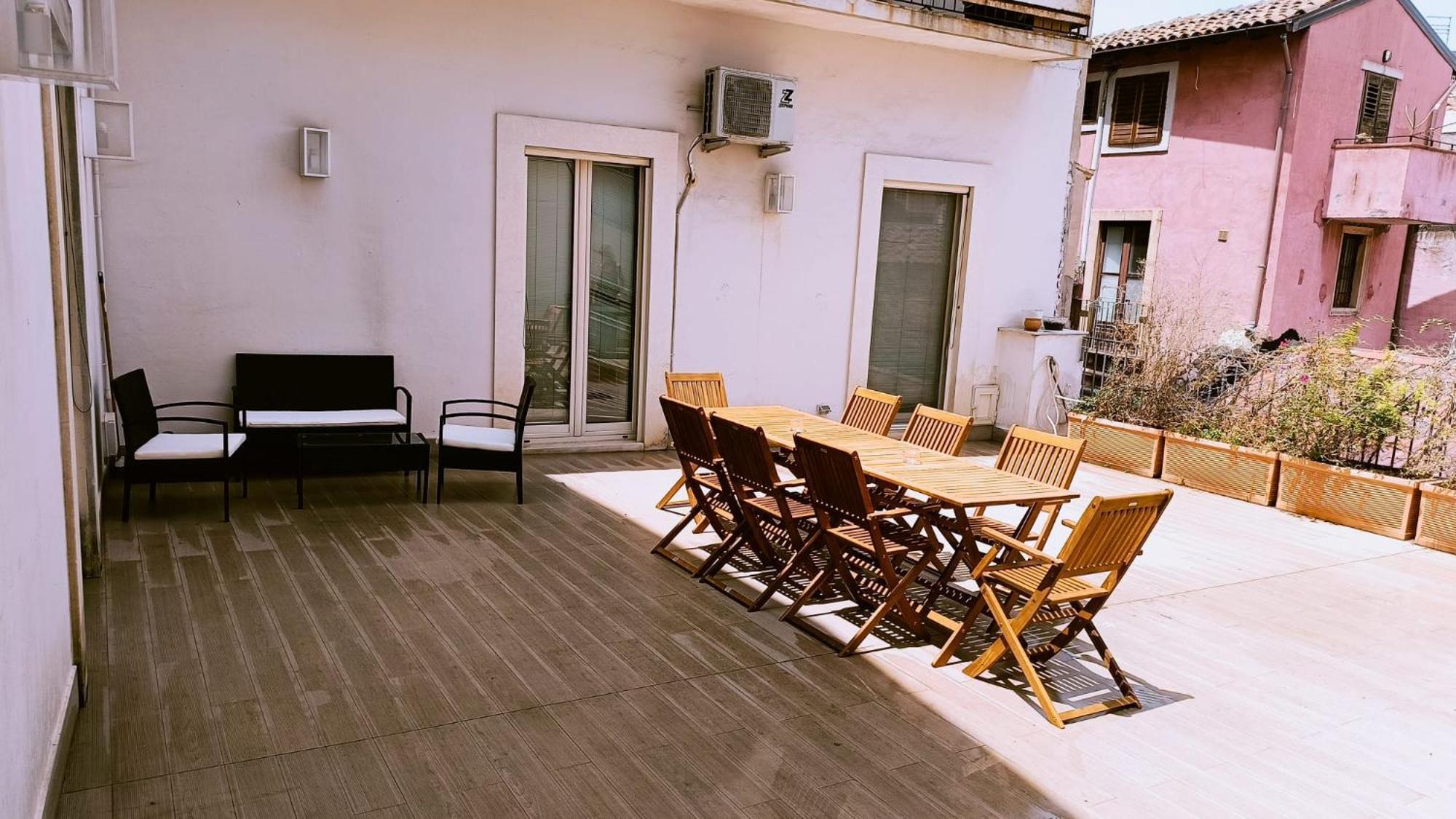 Suite Con Terrazza In Centro Storico Катания Экстерьер фото