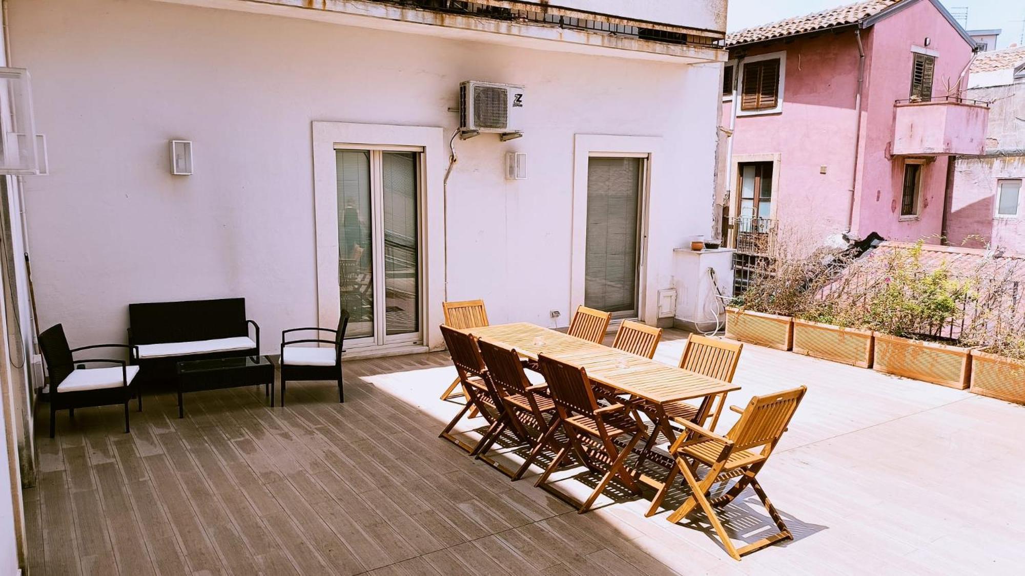 Suite Con Terrazza In Centro Storico Катания Экстерьер фото