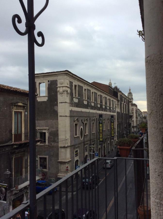 Suite Con Terrazza In Centro Storico Катания Экстерьер фото